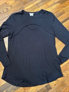 Cabi long sleeve soft & stretchy knit top with an opening mid upper chest.sz M